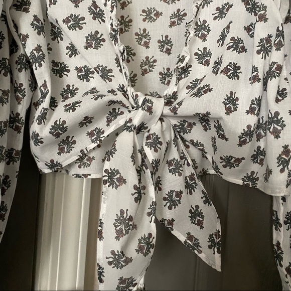 Urban Outfitters Tie Front Crop Top Size Medium - Picture 7 of 16